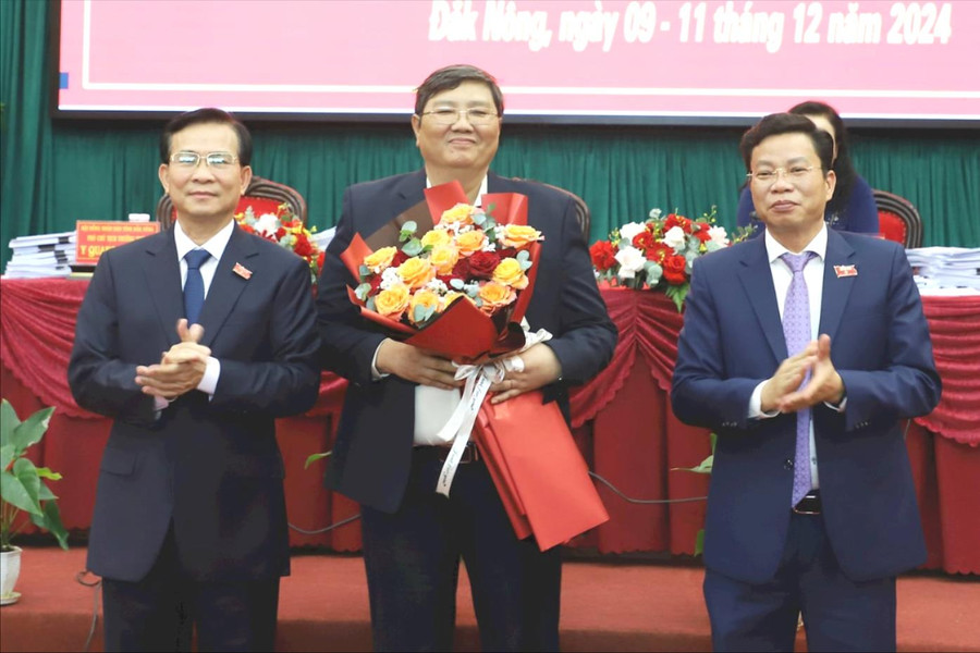 Miễn nhiệm chức vụ Phó Chủ tịch UBND tỉnh Đắk Nông Lê Văn Chiến sau khi nhận nhiệm vụ mới