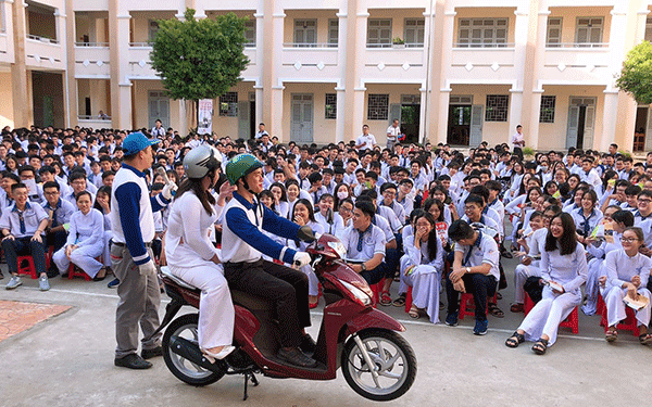 Chấp hành pháp luật về ATGT đường bộ là một trong những tiêu chí xếp loại hạnh kiểm với học sinh