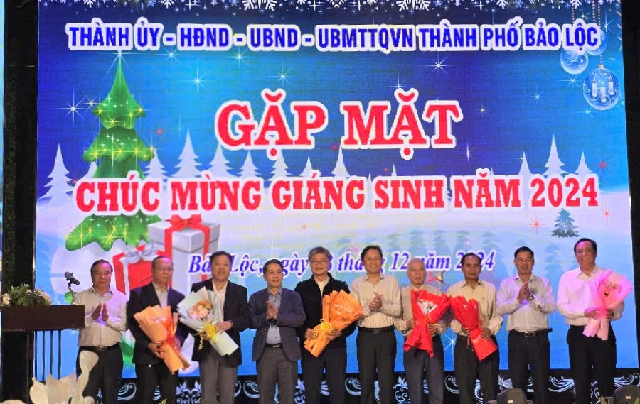 Bảo Lộc: Tổ chức gặp mặt, chúc mừng Giáng sinh năm 2024
