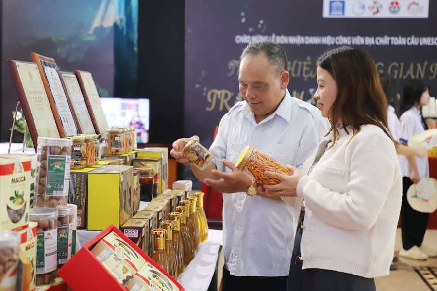 Giới thiệu sản phẩm đặc trưng của đối tác CVĐCTC UNESCO Đắk Nông