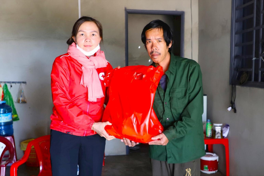 Nhiều nhà hảo tâm chung tay giúp đỡ gia đình bà Nguyễn Thị Tất