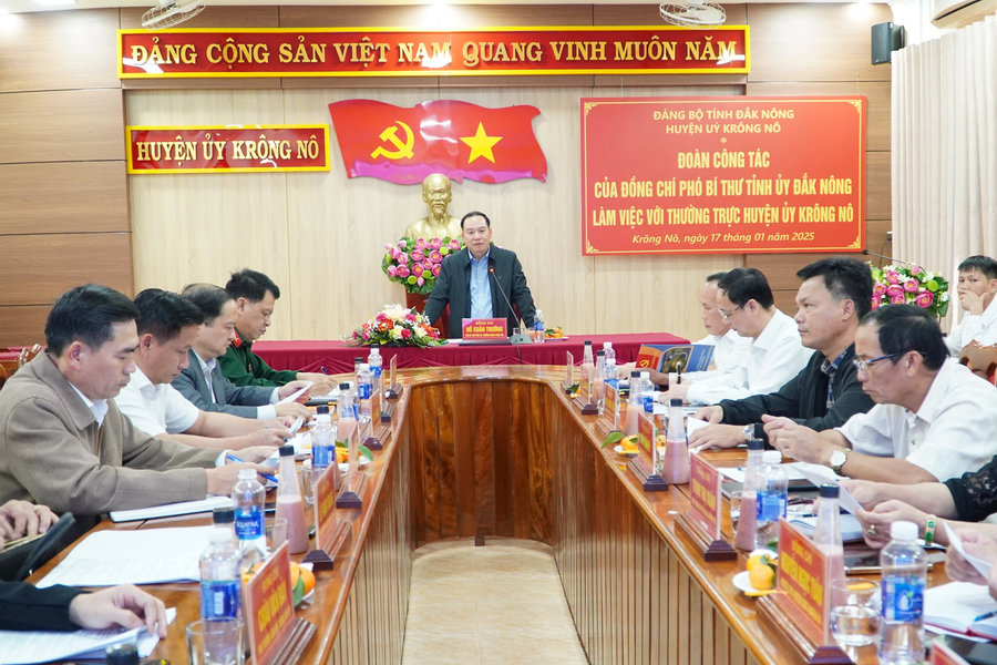 Đồng chí Hồ Xuân Trường làm việc với Thường trực Huyện ủy Krông Nô