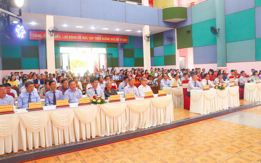 Đạ Huoai: Gặp mặt, ôn truyền thống kỷ niệm 95 năm Ngày thành lập Đảng Cộng sản Việt Nam