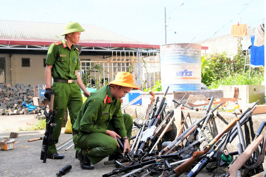 Bảo Lâm: Tiêu hủy số lượng lớn vũ khí, vật liệu nổ và công cụ hỗ trợ