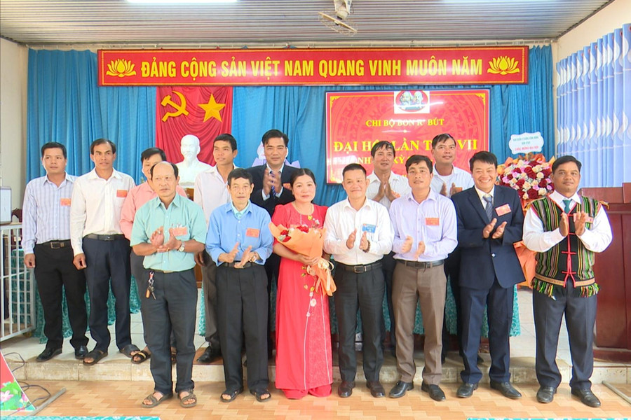 Chi bộ bon R’Bút tổ chức đại hội nhiệm kỳ 2025-2027