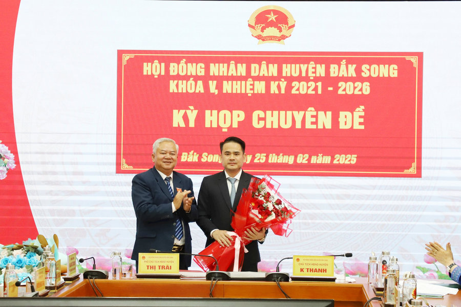 Ông Trần Mạnh Hùng làm Chủ tịch UBND huyện Đắk Song
