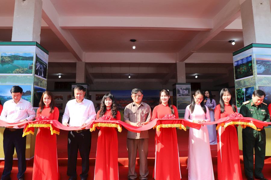Triển lãm ảnh 50 năm Đắk Mil xây dựng và phát triển