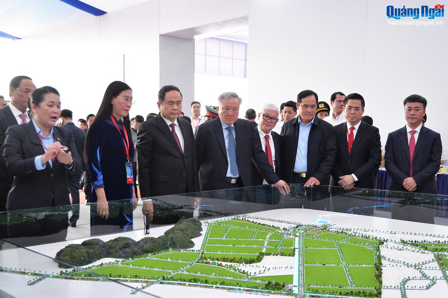 Chủ tịch Quốc hội Trần Thanh Mẫn dự Lễ động thổ Dự án Khu Công nghiệp VSIP II Quảng Ngãi