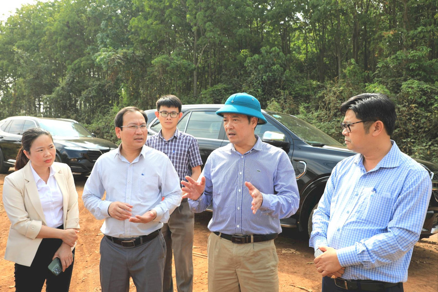 Phó Chủ tịch UBND tỉnh Đắk Nông Lê Trọng Yên kiểm tra dự án tỉnh lộ 2 và 3