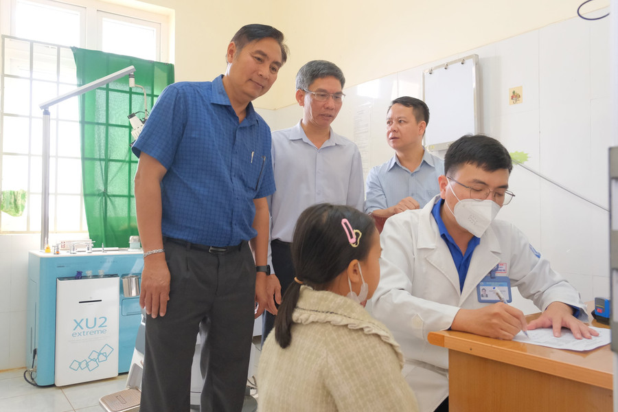 Tặng quà, khám bệnh miễn phí cho 500 trẻ em Đắk Nông