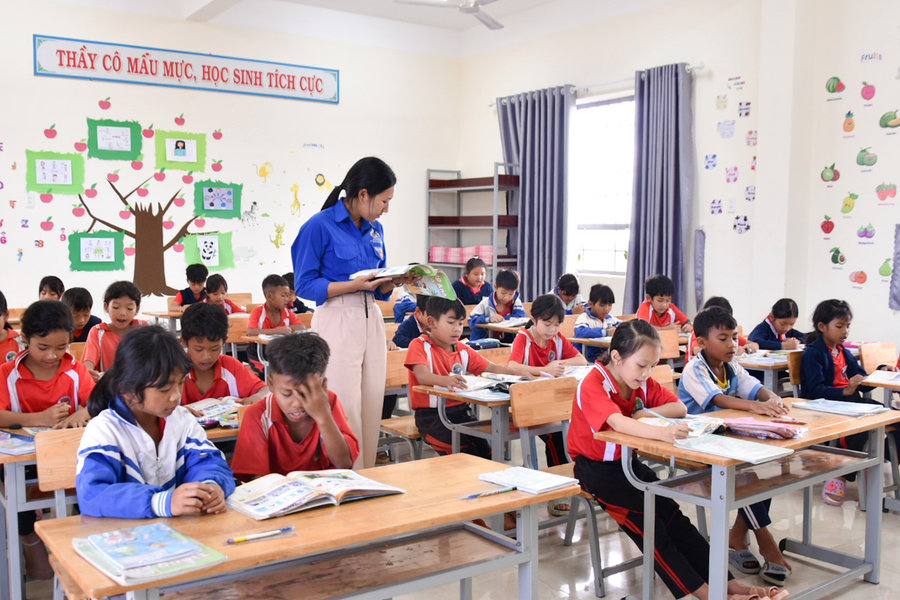 Quan tâm, nâng cao chất lượng giáo dục vùng đồng bào DTTS