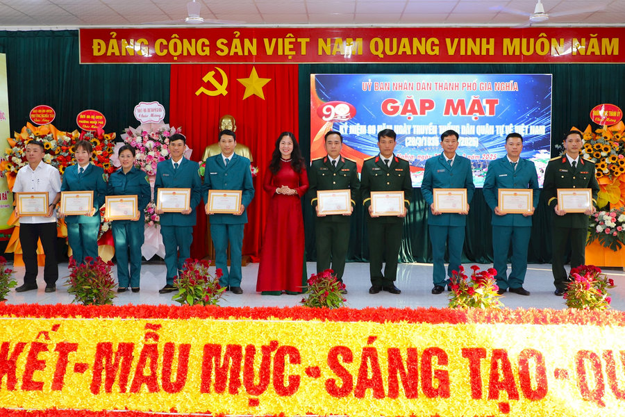 TP. Gia Nghĩa gặp mặt kỷ niệm 90 năm Ngày truyền thống Dân quân tự vệ