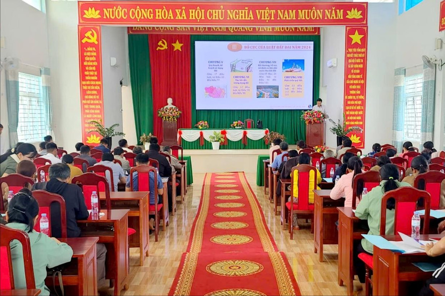 Tuyên truyền Luật Đất đai cho hơn 100 người ở huyện nghèo Đắk Nông