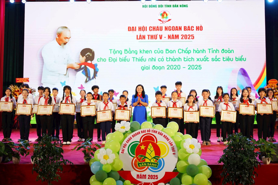 Thiếu nhi Đắk Nông thi đua học tập, làm theo lời Bác