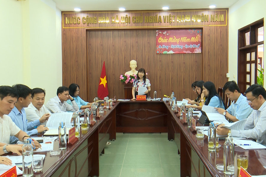 Ban Dân tộc HĐND tỉnh Đắk Nông họp thẩm tra dự thảo nghị quyết