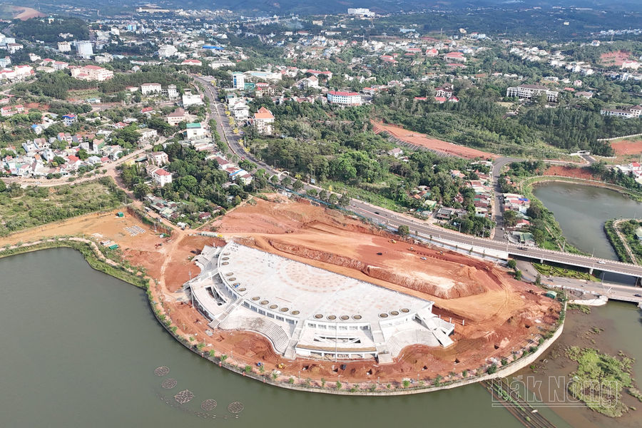 Đắk Nông tăng tốc thi công quảng trường Gia Nghĩa