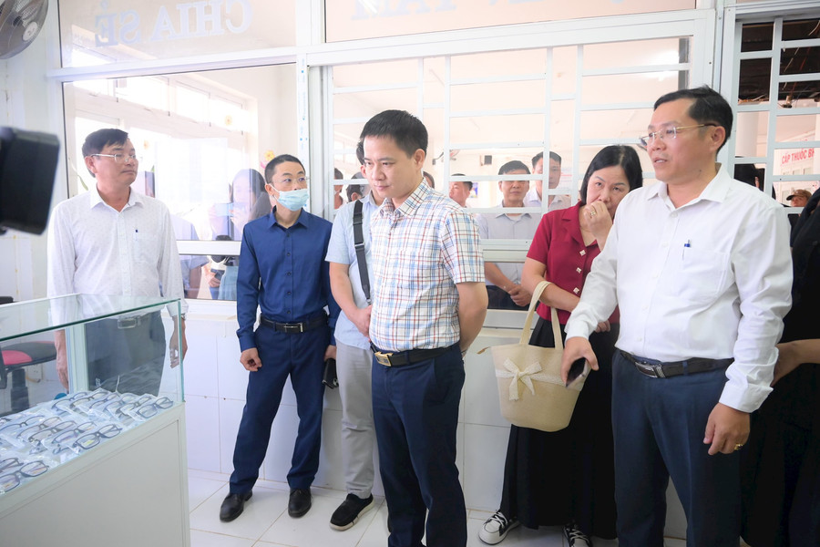 Tiếp tục hỗ trợ mô hình chăm sóc mắt tuyến huyện tại Đắk Nông