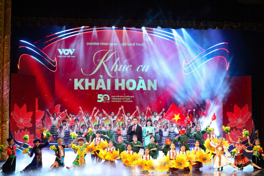 Toàn cảnh chương trình chính luận nghệ thuật "Khúc ca khải hoàn"