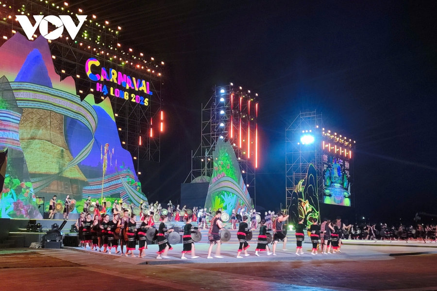 Carnaval Hạ Long 2025: Đêm hội của di sản, sắc màu và tỏa sáng