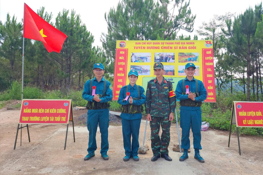 80 chiến sĩ dân quân tự vệ Đắk Nông hoàn thành nội dung bắn đạn thật