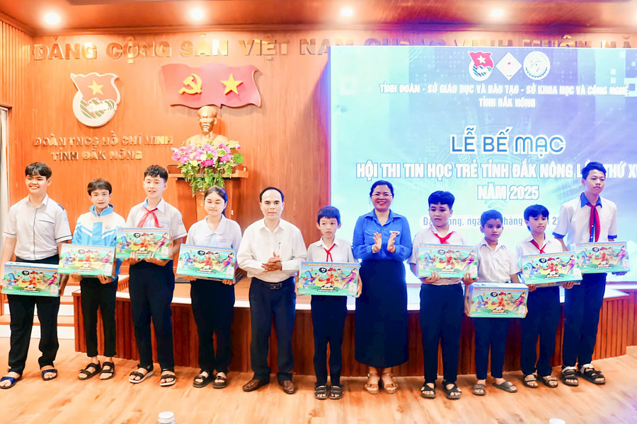 Trường THPT Chuyên Nguyễn Chí Thanh đoạt giải nhất Hội thi Tin học trẻ tỉnh Đắk Nông