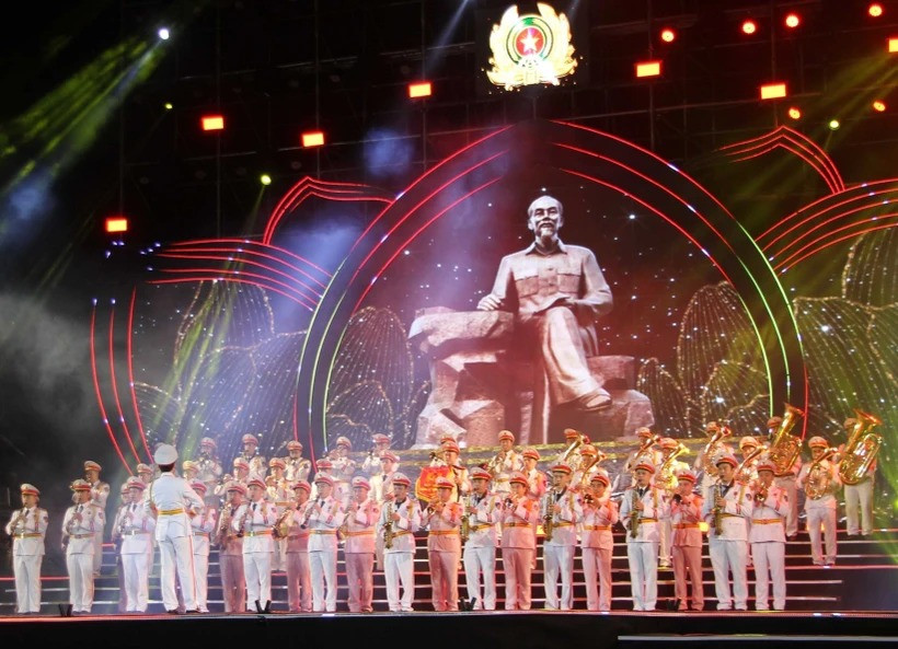 Chương trình 'Quà tháng Năm dâng Người' kỷ niệm 135 năm ngày sinh của Bác
