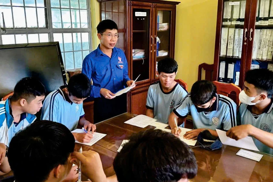 Những đảng viên trẻ tiên phong ở Tây Nguyên - Kỳ 2: Phương châm 'hết việc chứ không hết giờ'