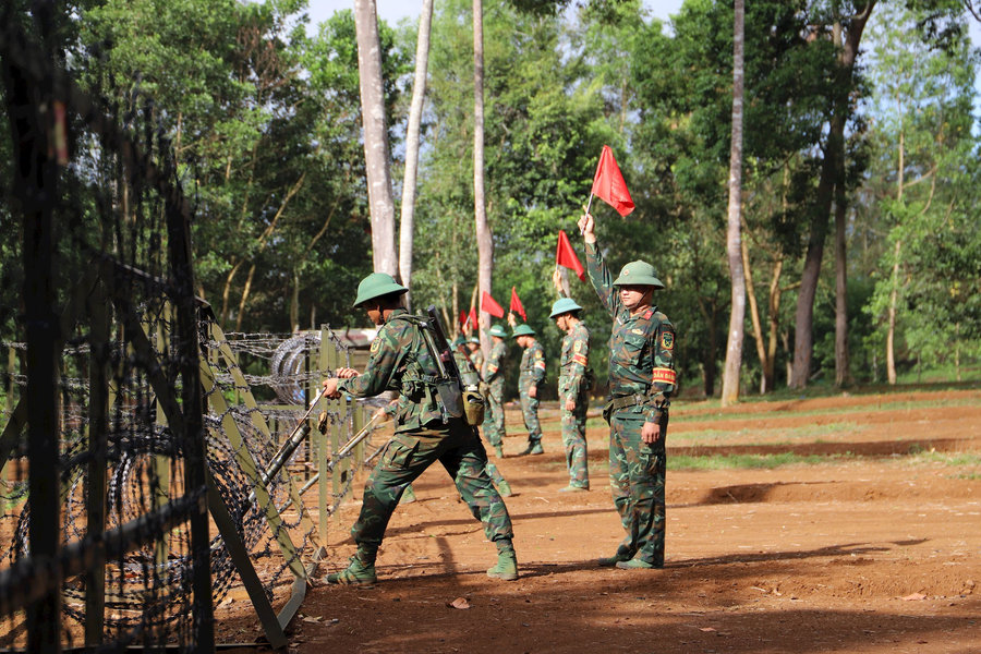 “3 tiếng nổ” tôi luyện bản lĩnh chiến sĩ mới