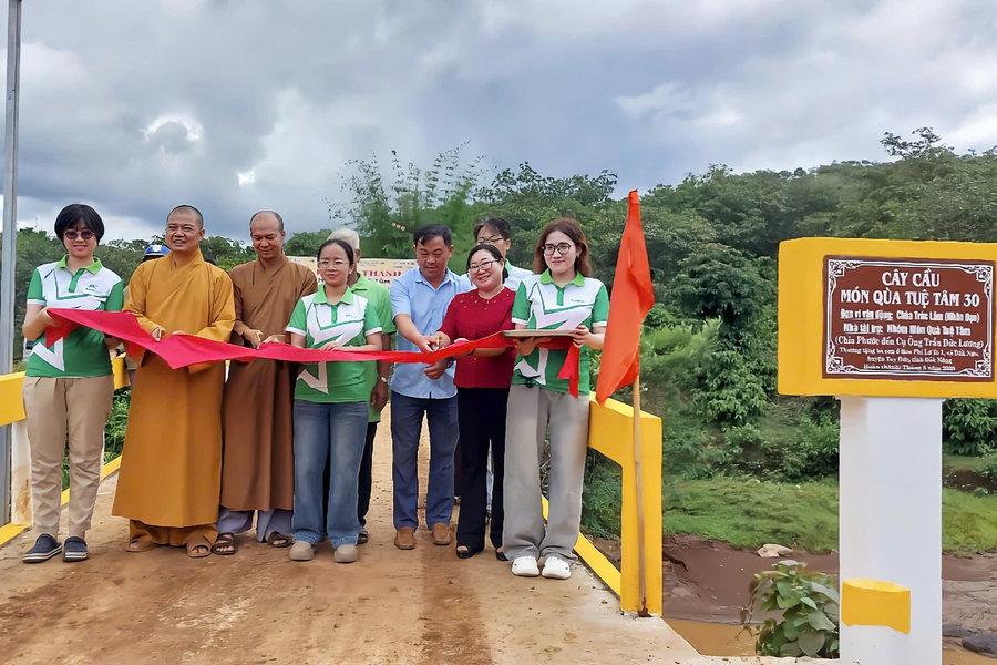 Bàn giao các công trình nhân đạo tại xã vùng sâu Đắk Nông