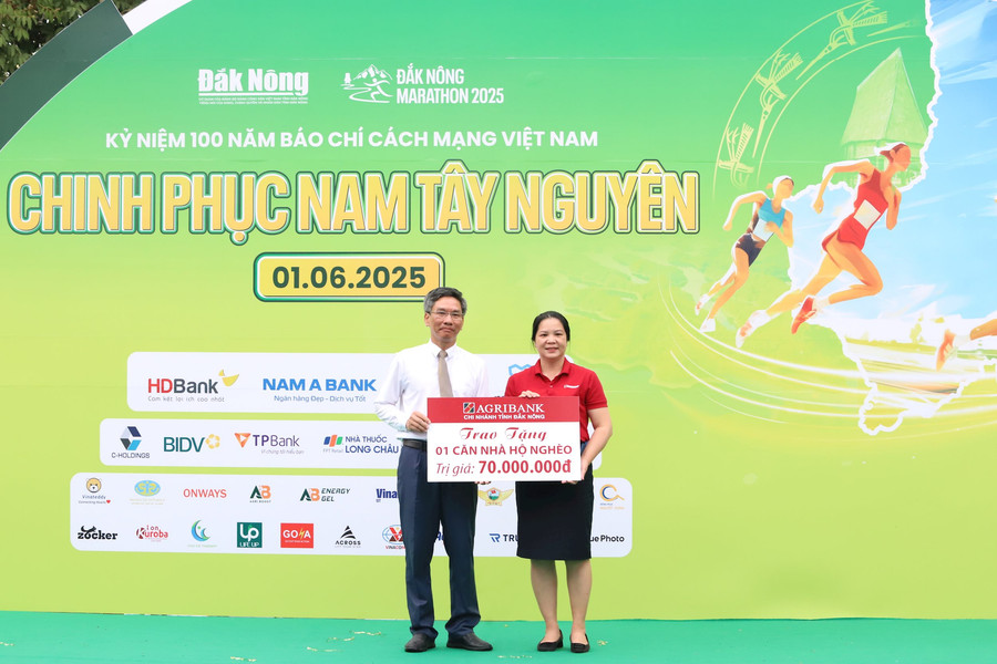 Trao tặng hàng trăm triệu đồng tại Giải Đắk Nông Marathon 2025