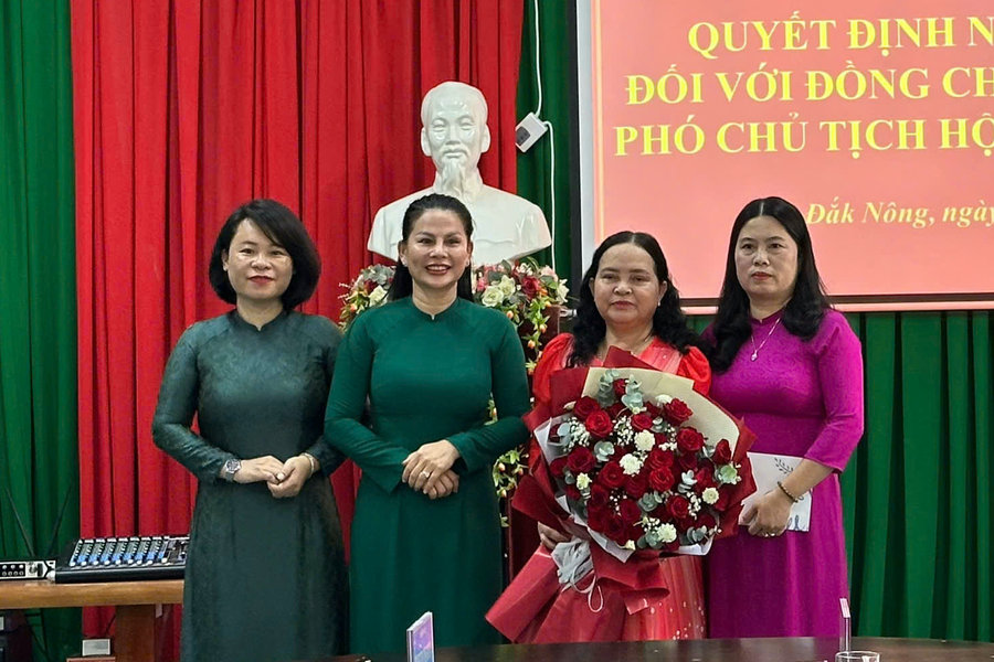 Phó Chủ tịch Hội LHPN tỉnh Đắk Nông Thị DyAn nghỉ hưu