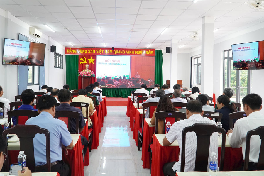 Hội nghị báo cáo viên Trung ương tháng 6/2025