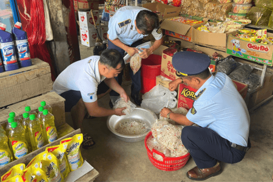 Đắk Nông phát hiện nhiều loại nước hoa không rõ nguồn gốc