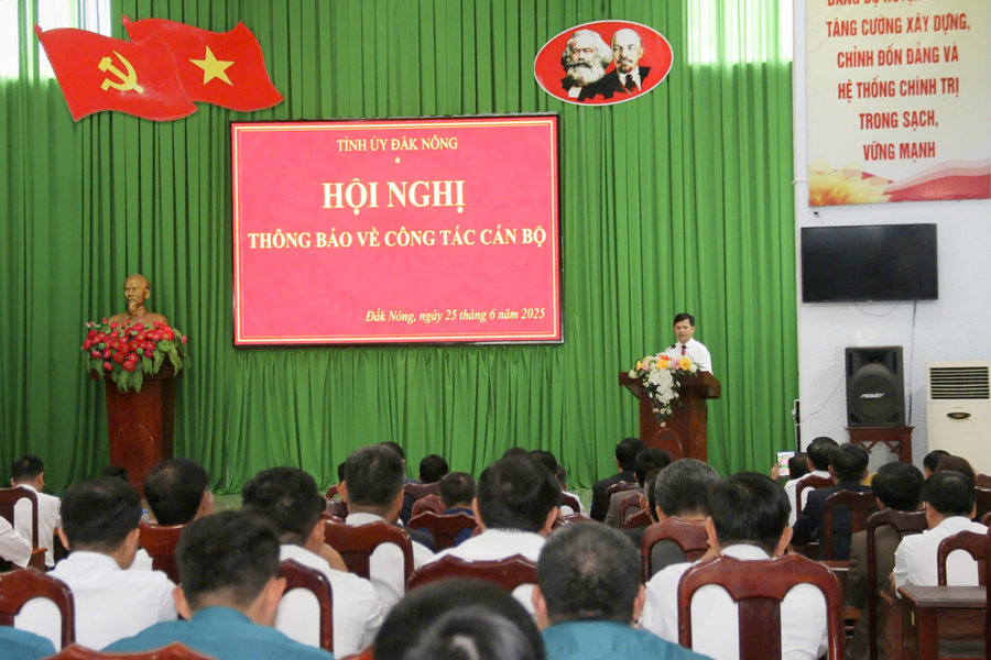 Hội nghị thông báo về công tác cán bộ 3 xã mới Cư Jút, Nam Dong, Đắk Wil