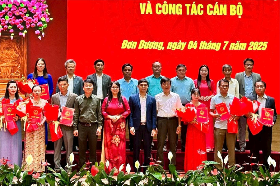 Xã Đơn Dương ra mắt và công bố các quyết định về nhân sự