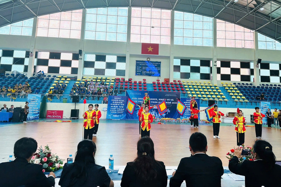 Trường THCS & THPT Lê Lợi huy chương bạc Võ nhạc quốc gia