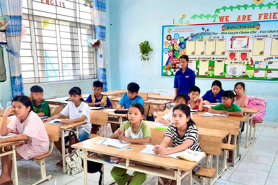 Tuổi trẻ Liên Hương thực hiện mô hình “Trao kiến thức cho em đến trường”