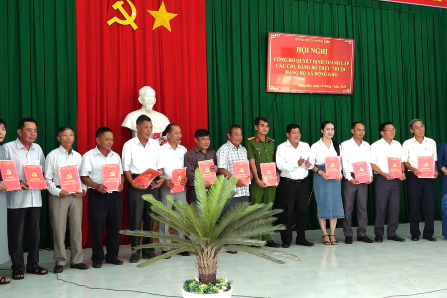Xã Đồng Kho công bố thành lập các chi bộ trực thuộc
