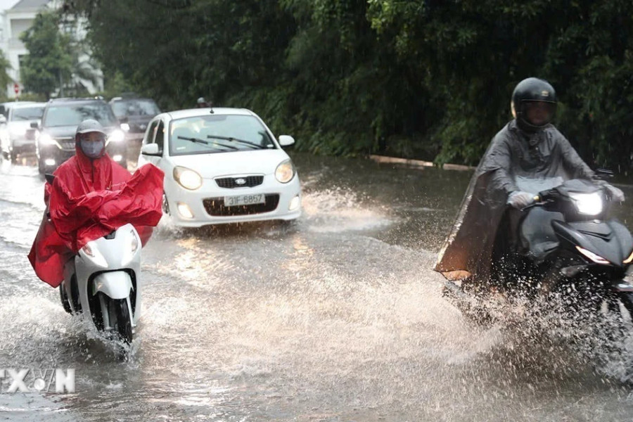 Thời tiết ngày 11/7: Mưa lớn diện rộng, cảnh báo lũ quét ở Bắc Bộ và Trung Bộ