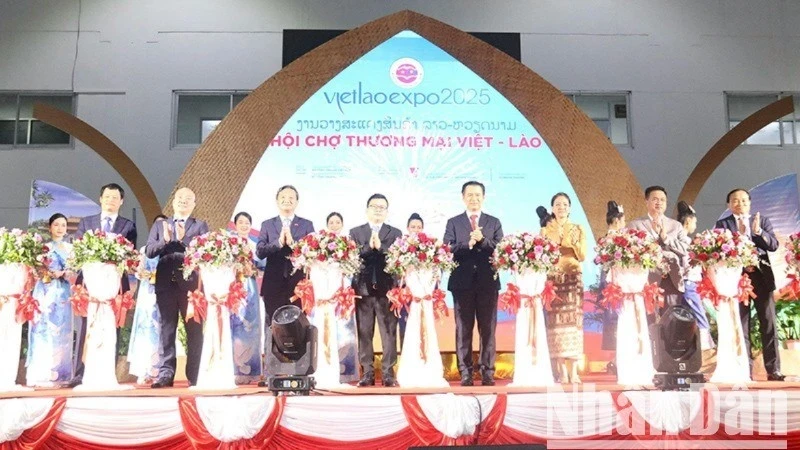 Khai mạc Hội chợ thương mại Việt-Lào năm 2025