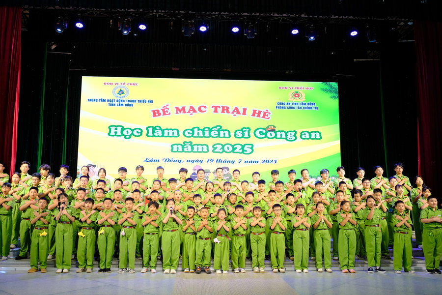 85 chiến sĩ nhí tham gia Trại hè Học làm chiến sĩ công an