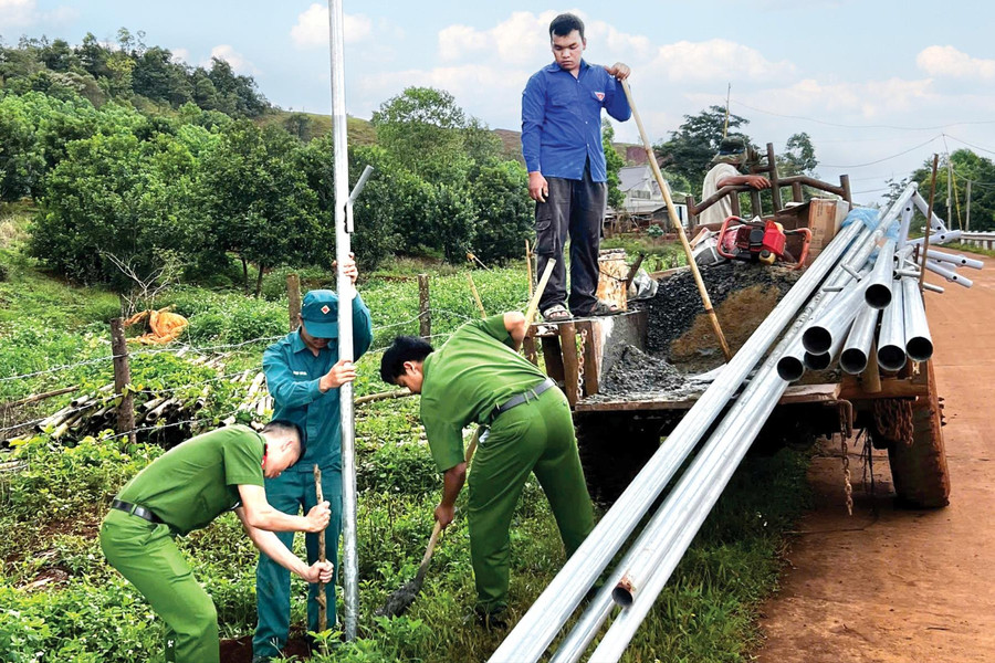 Công an xã Quảng Trực “thắp sáng vùng biên”