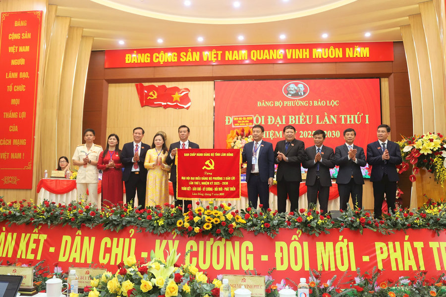 Đồng chí Bùi Thắng dự Đại hội Đại biểu Đảng bộ Phường 3 Bảo Lộc lần thứ I