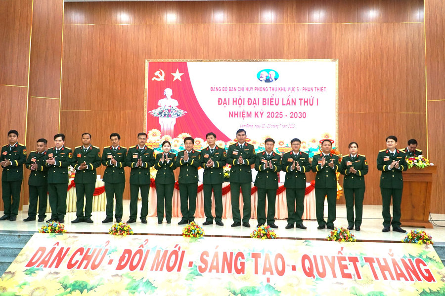 Tập trung lãnh đạo xây dựng khu vực phòng thủ vững chắc, toàn diện