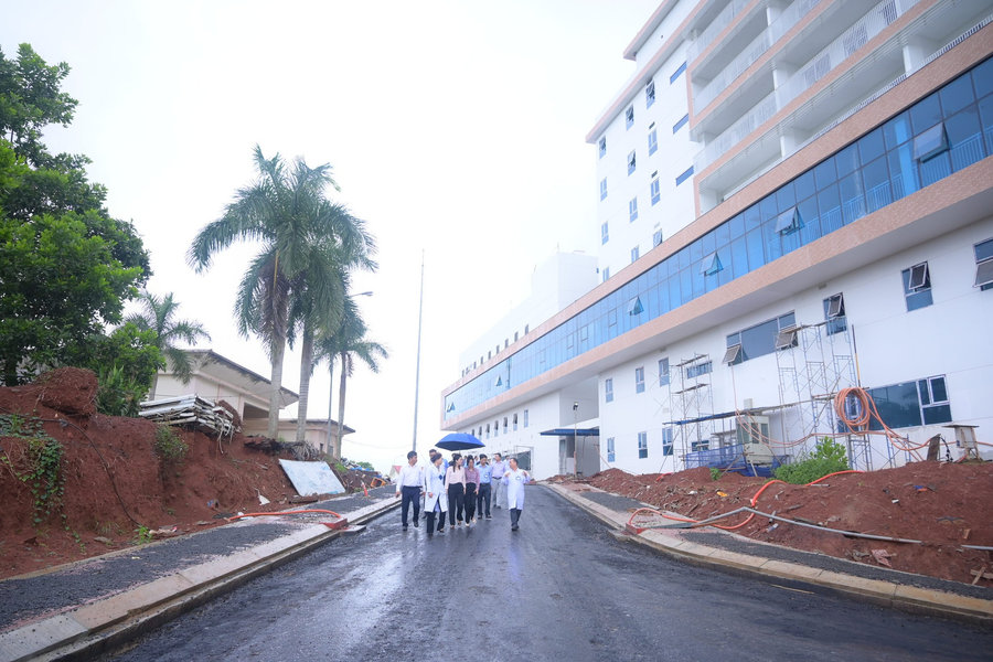 Lãnh đạo Sở Y tế Lâm Đồng làm việc với các đơn vị y tế khu vực Đắk Nông cũ