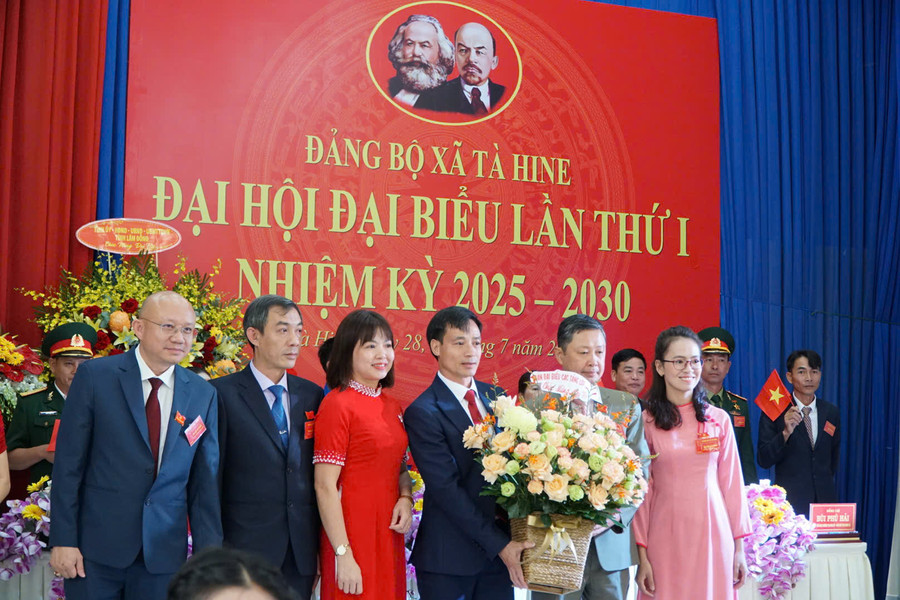 Phó Bí thư Tỉnh ủy, Chủ tịch HĐND tỉnh Lâm Đồng Trần Hồng Thái dự Đại hội đại biểu xã Tà Hine lần thứ I