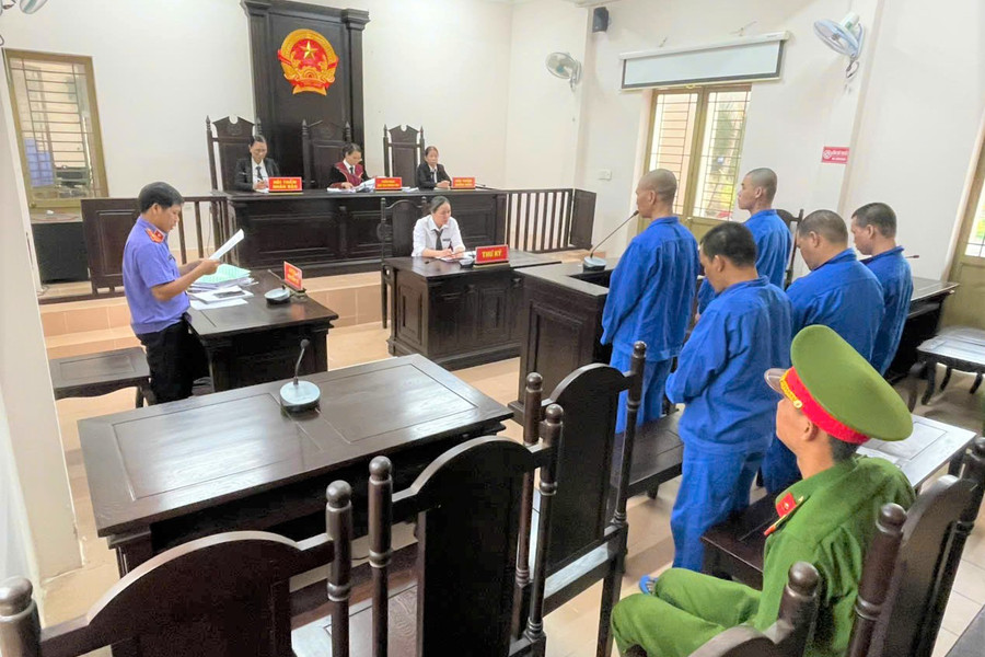 Hơn 45 năm tù cho 5 đối tượng buôn bán, tổ chức sử dụng trái phép ma túy