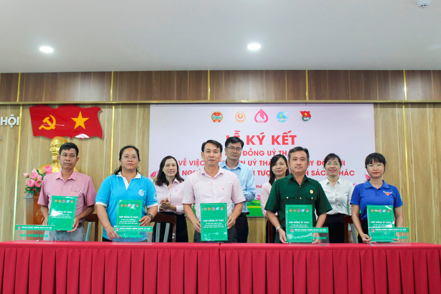 Phòng Giao dịch Ngân hàng Chính sách xã hội Bình Thuận ký kết ủy thác cho vay với các tổ chức chính trị - xã hội