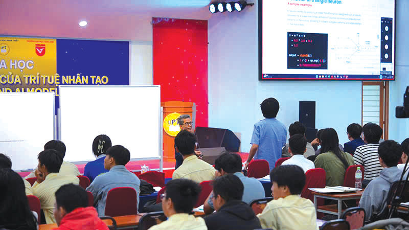 UPT với “Nền tảng toán học của trí tuệ nhân tạo”
