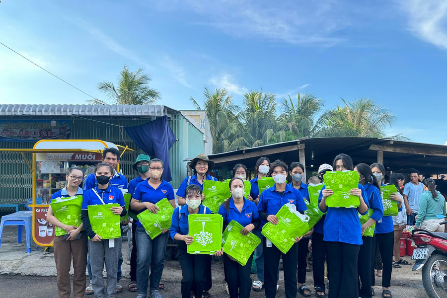 Mua sắm không túi nilon, chuyện nhỏ mà lớn